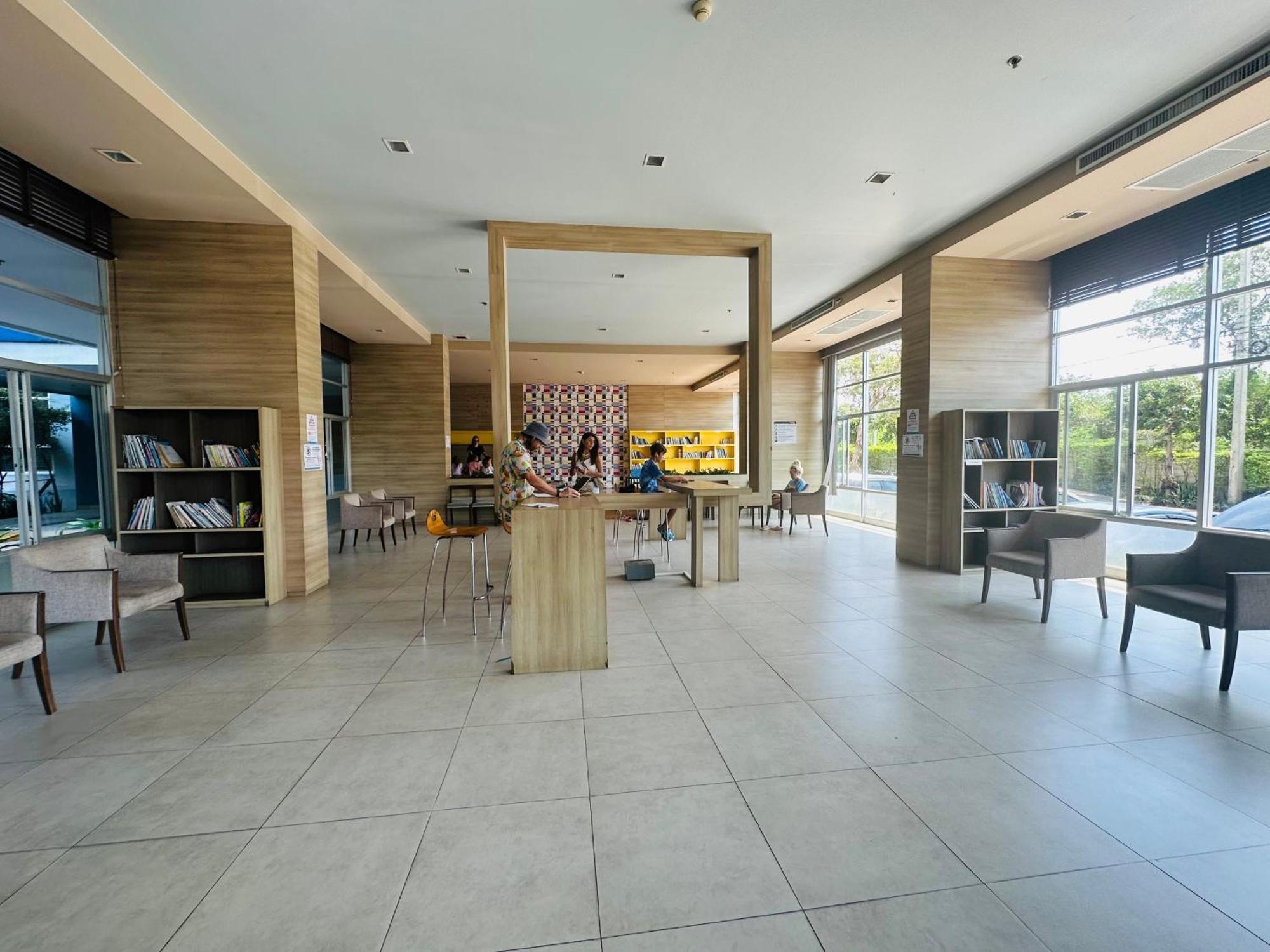 Seaview Beach Room Lumpini-Pool And Gym Face To Ocean Jomtien Beach Εξωτερικό φωτογραφία