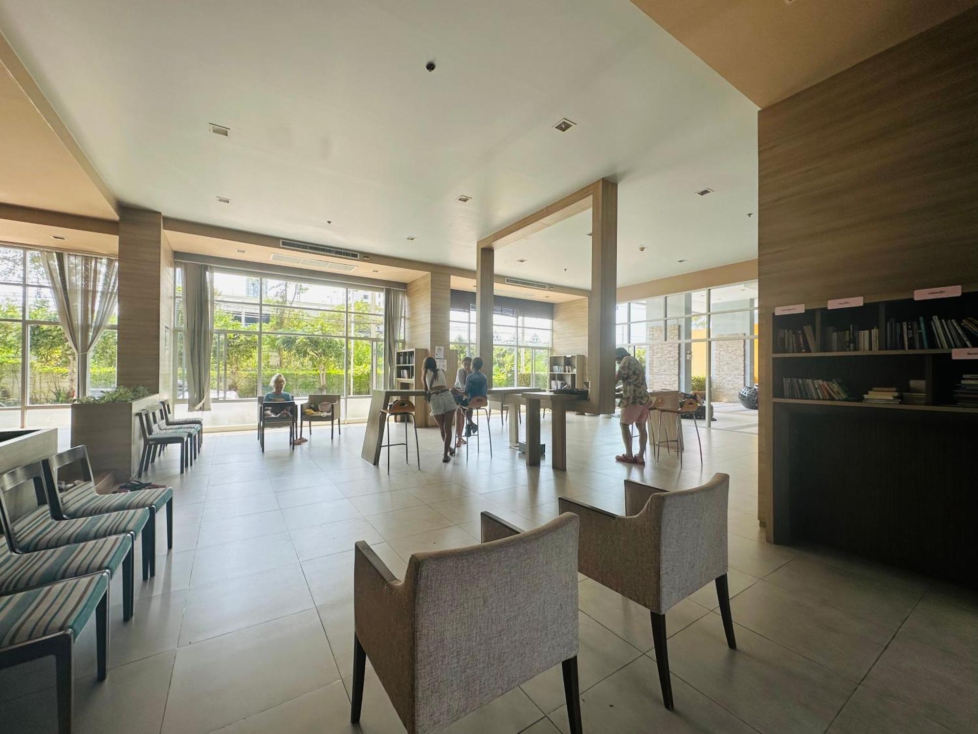 Seaview Beach Room Lumpini-Pool And Gym Face To Ocean Jomtien Beach Εξωτερικό φωτογραφία