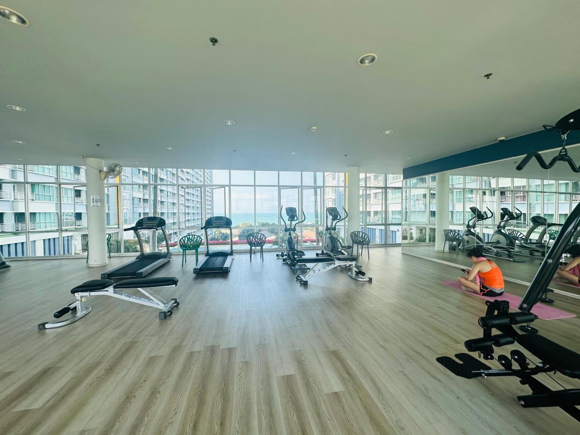 Seaview Beach Room Lumpini-Pool And Gym Face To Ocean Jomtien Beach Εξωτερικό φωτογραφία